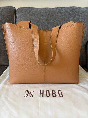 HOBO Vida Tote in Biscuit (Tan) Leather